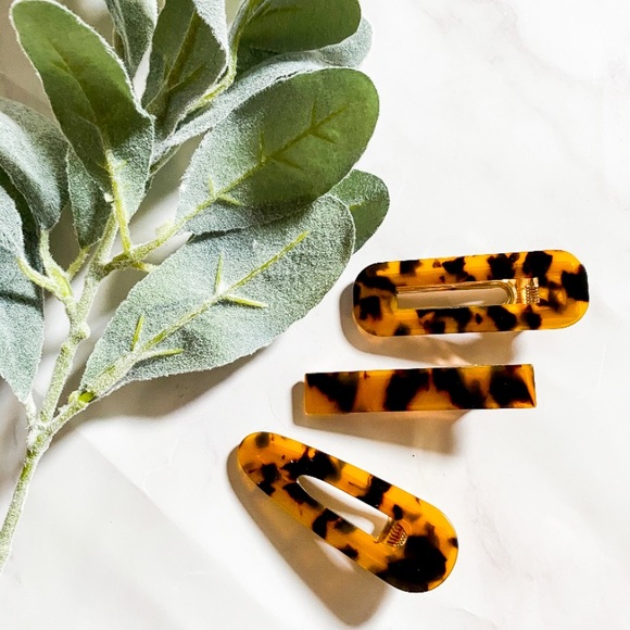 Accessories - ✨🆕 "Aubrey" tortoise shell hair clip set